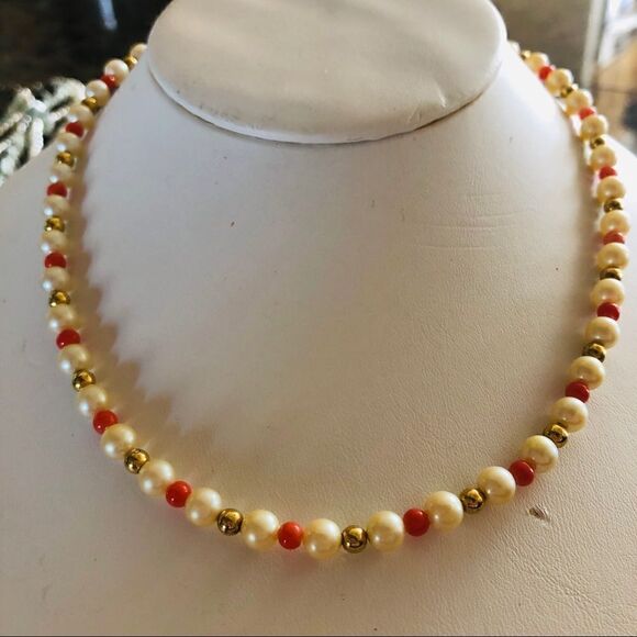 Vintage faux pearl necklace. - Picture 1 of 3